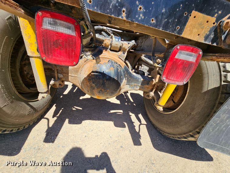 image for item MI9475 2010 Freightliner Business Class M2  semi truck