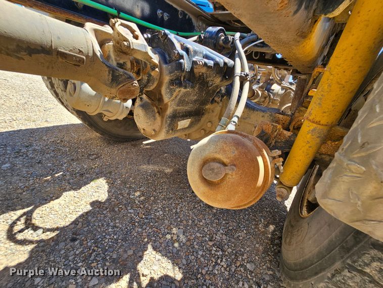 image for item MI9475 2010 Freightliner Business Class M2  semi truck