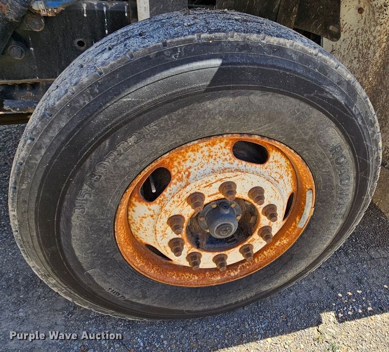 image for item MI9475 2010 Freightliner Business Class M2  semi truck