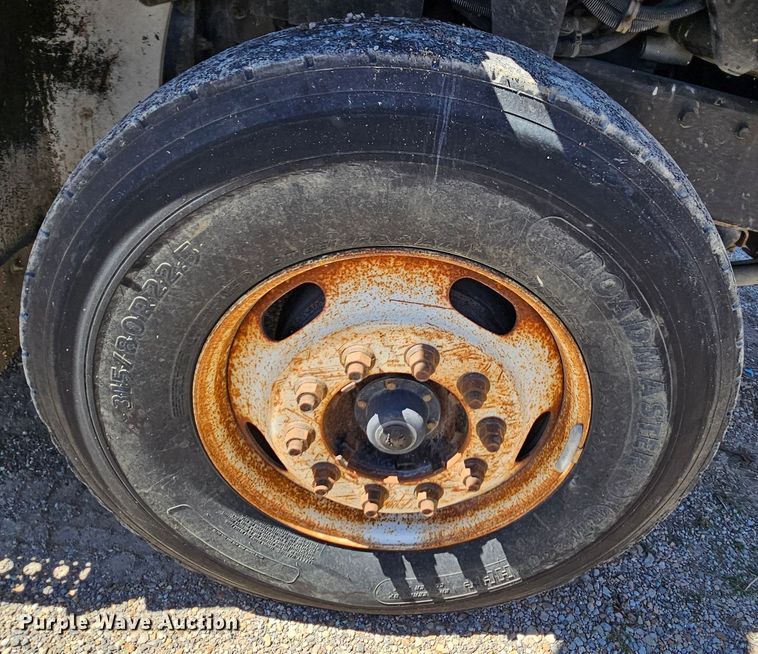 image for item MI9475 2010 Freightliner Business Class M2  semi truck