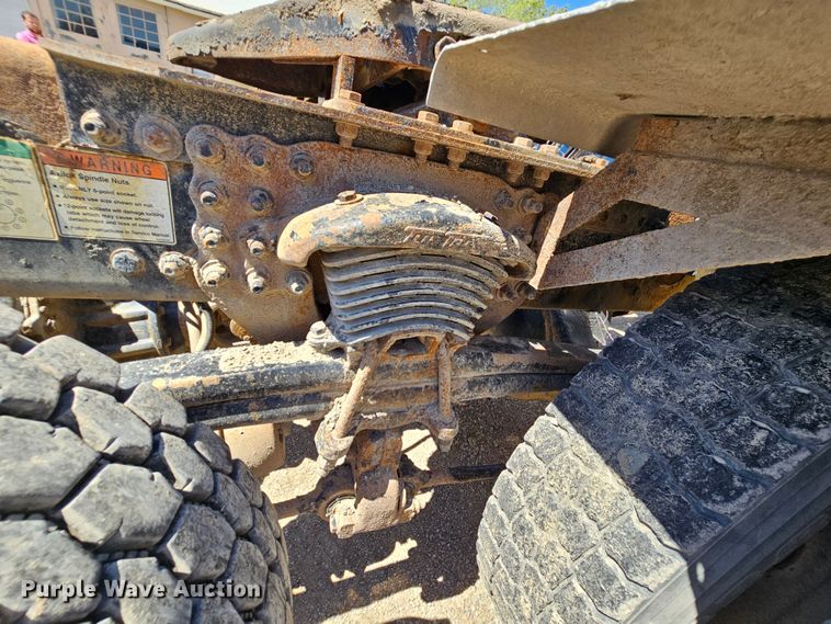 image for item MI9475 2010 Freightliner Business Class M2  semi truck