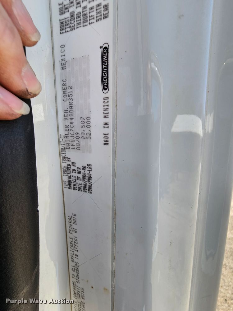 image for item MI9475 2010 Freightliner Business Class M2  semi truck