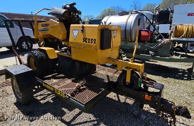 image for item MI9479 2001 Vermeer SC252  stump grinder