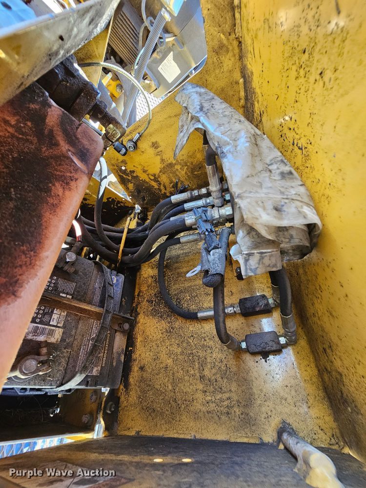 image for item MI9479 2001 Vermeer SC252  stump grinder