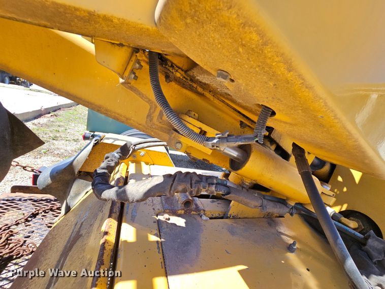 image for item MI9479 2001 Vermeer SC252  stump grinder