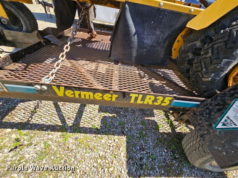 image for item MI9479 2001 Vermeer SC252  stump grinder