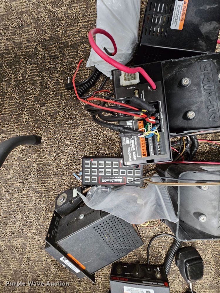 image for item MI9488 Emergency vehicle equipment