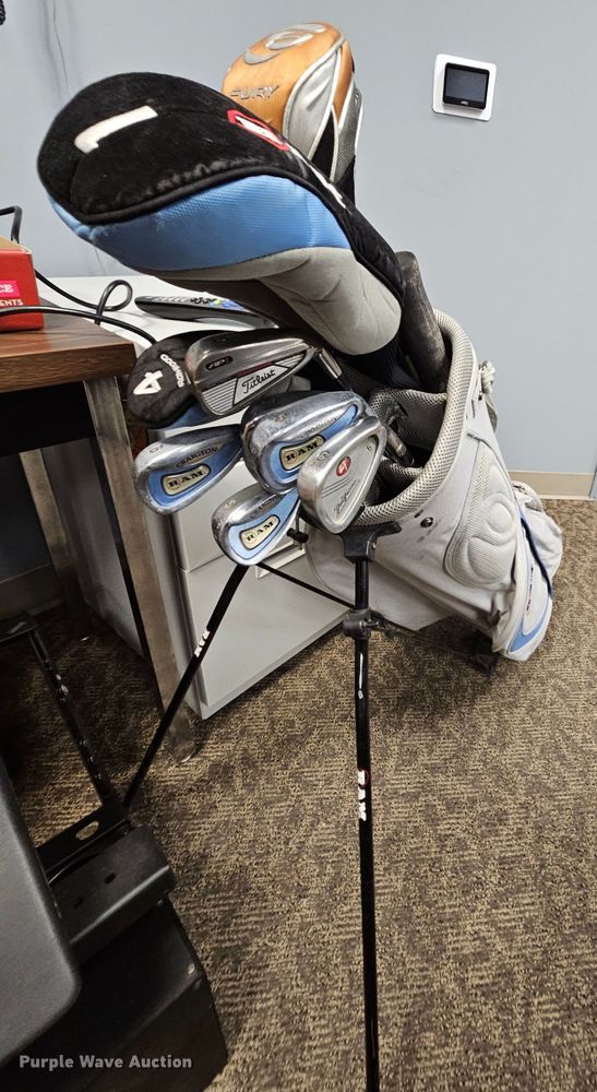 image for item MI9493 Golf clubs