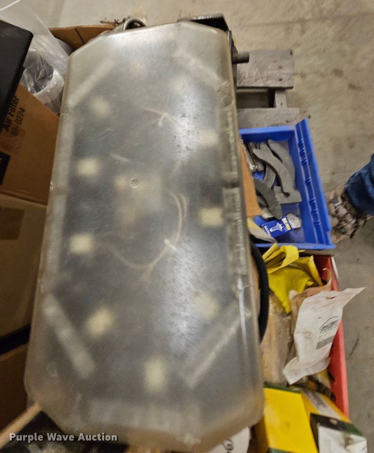 image for item MI9523 Truck parts and accessories