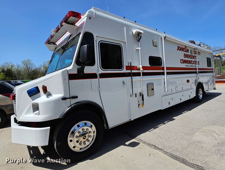 image for item MI9524 2004 Freightliner MT55  mobile command center