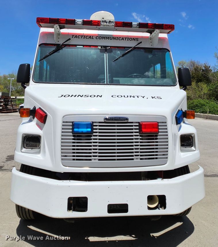 image for item MI9524 2004 Freightliner MT55  mobile command center