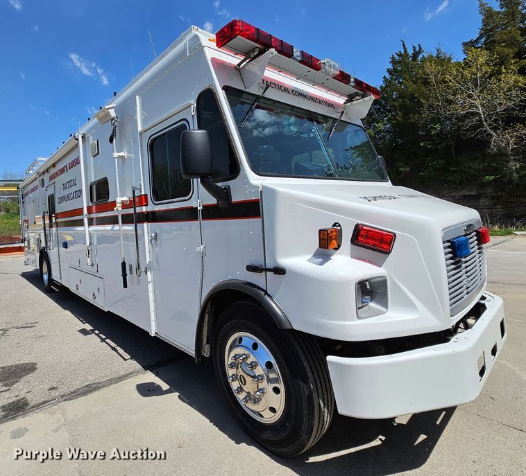 image for item MI9524 2004 Freightliner MT55  mobile command center