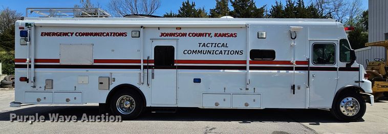 image for item MI9524 2004 Freightliner MT55  mobile command center