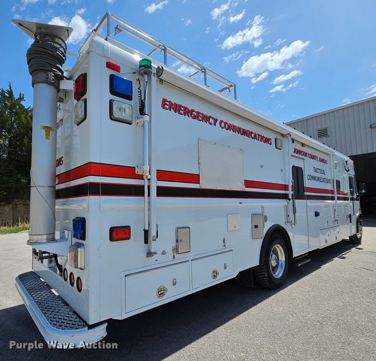 image for item MI9524 2004 Freightliner MT55  mobile command center