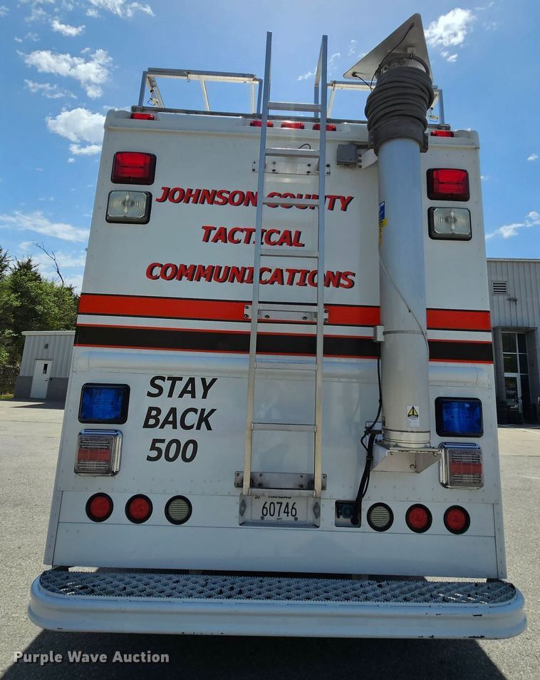 image for item MI9524 2004 Freightliner MT55  mobile command center