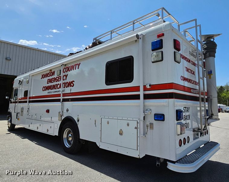 image for item MI9524 2004 Freightliner MT55  mobile command center