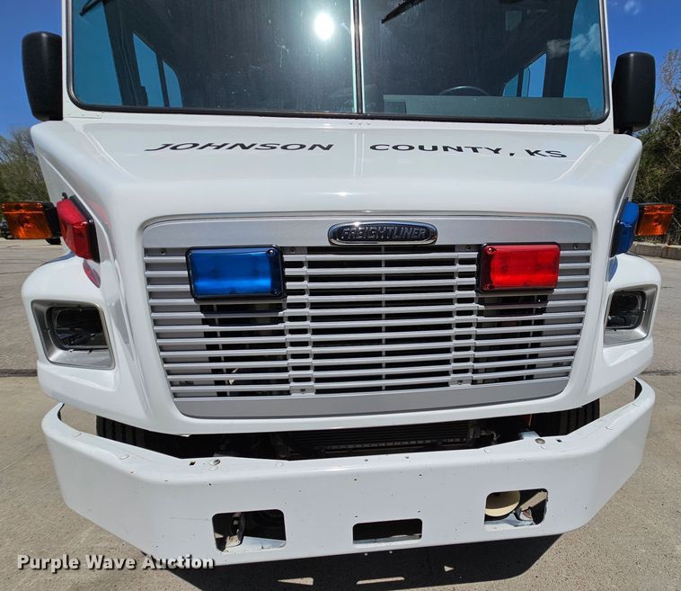 image for item MI9524 2004 Freightliner MT55  mobile command center