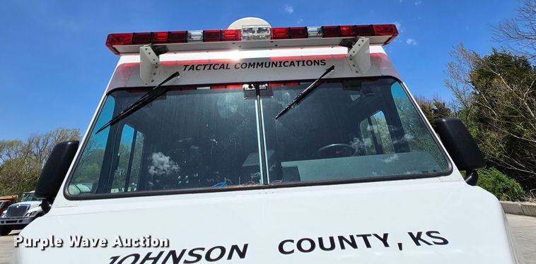 image for item MI9524 2004 Freightliner MT55  mobile command center