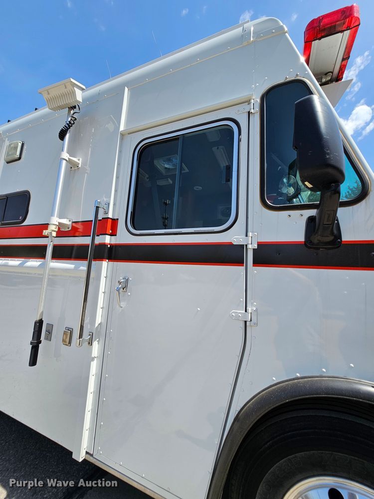 image for item MI9524 2004 Freightliner MT55  mobile command center