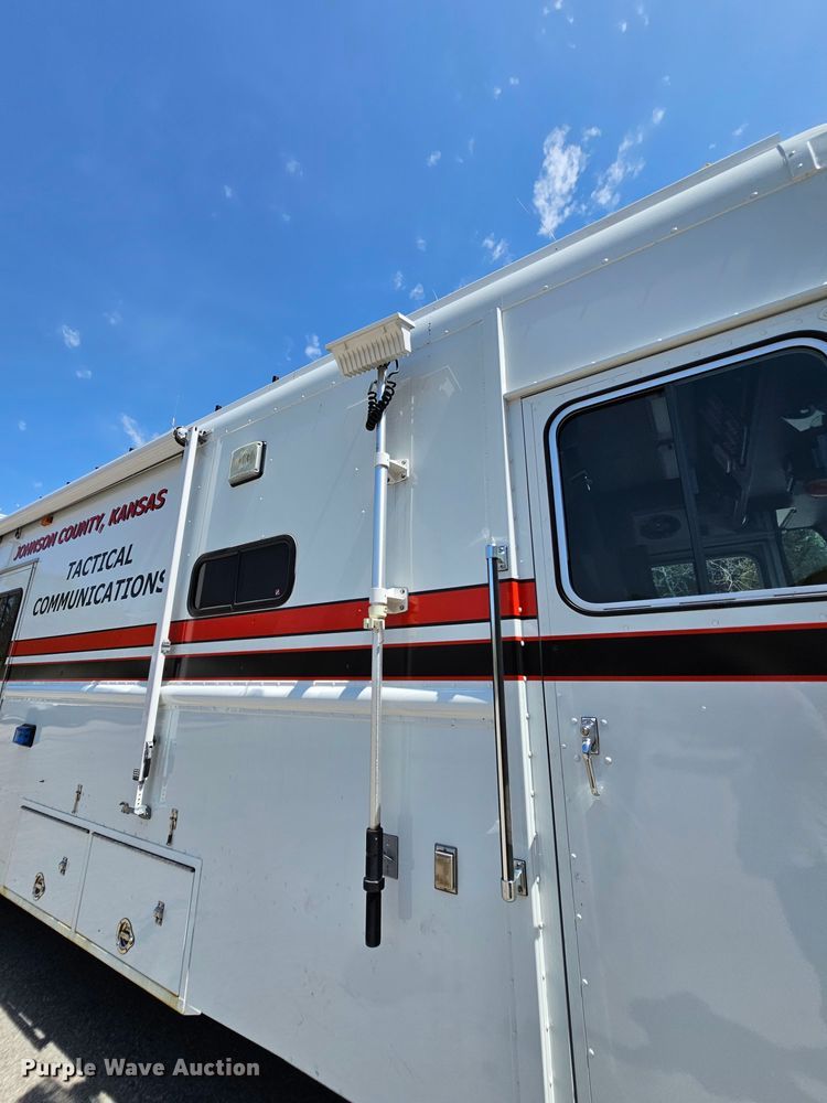 image for item MI9524 2004 Freightliner MT55  mobile command center