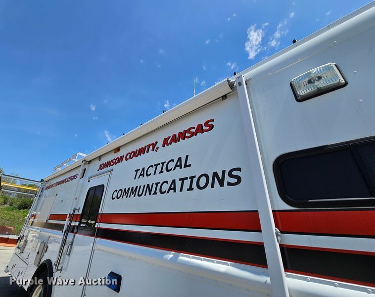 image for item MI9524 2004 Freightliner MT55  mobile command center