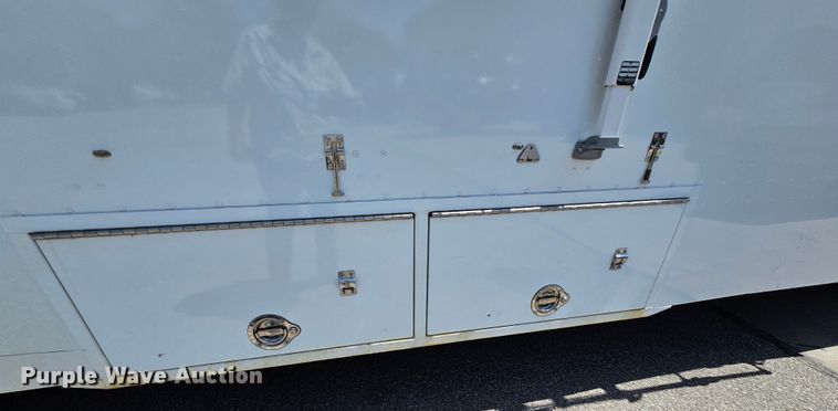 image for item MI9524 2004 Freightliner MT55  mobile command center