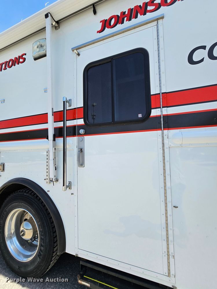 image for item MI9524 2004 Freightliner MT55  mobile command center