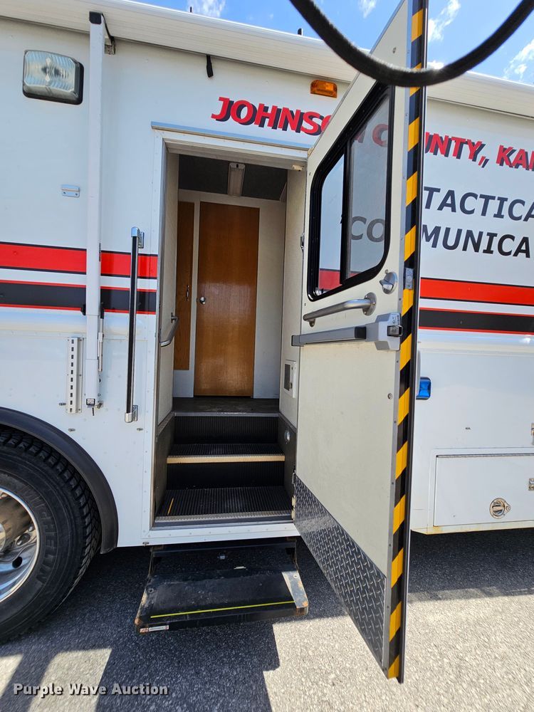 image for item MI9524 2004 Freightliner MT55  mobile command center