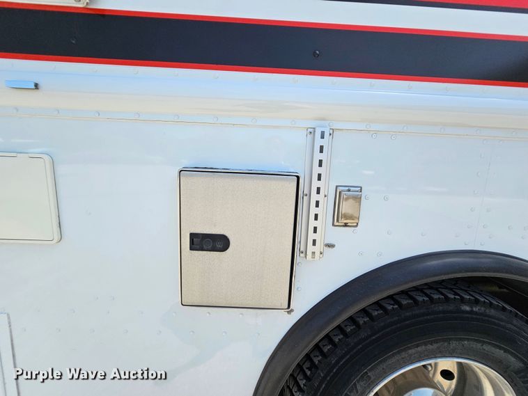 image for item MI9524 2004 Freightliner MT55  mobile command center