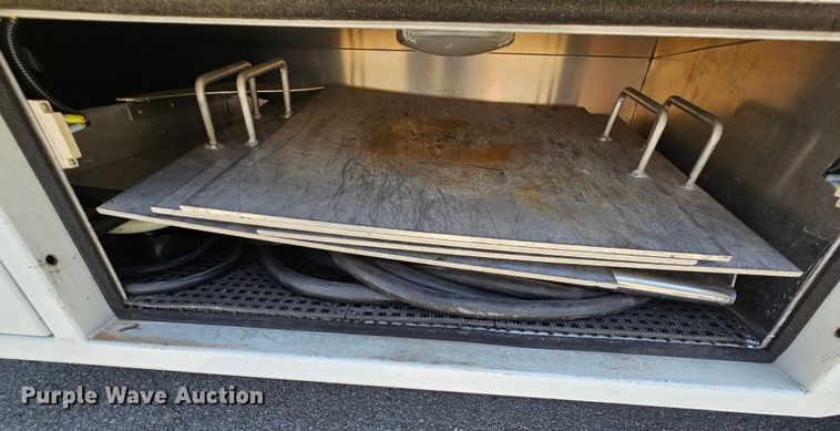 image for item MI9524 2004 Freightliner MT55  mobile command center