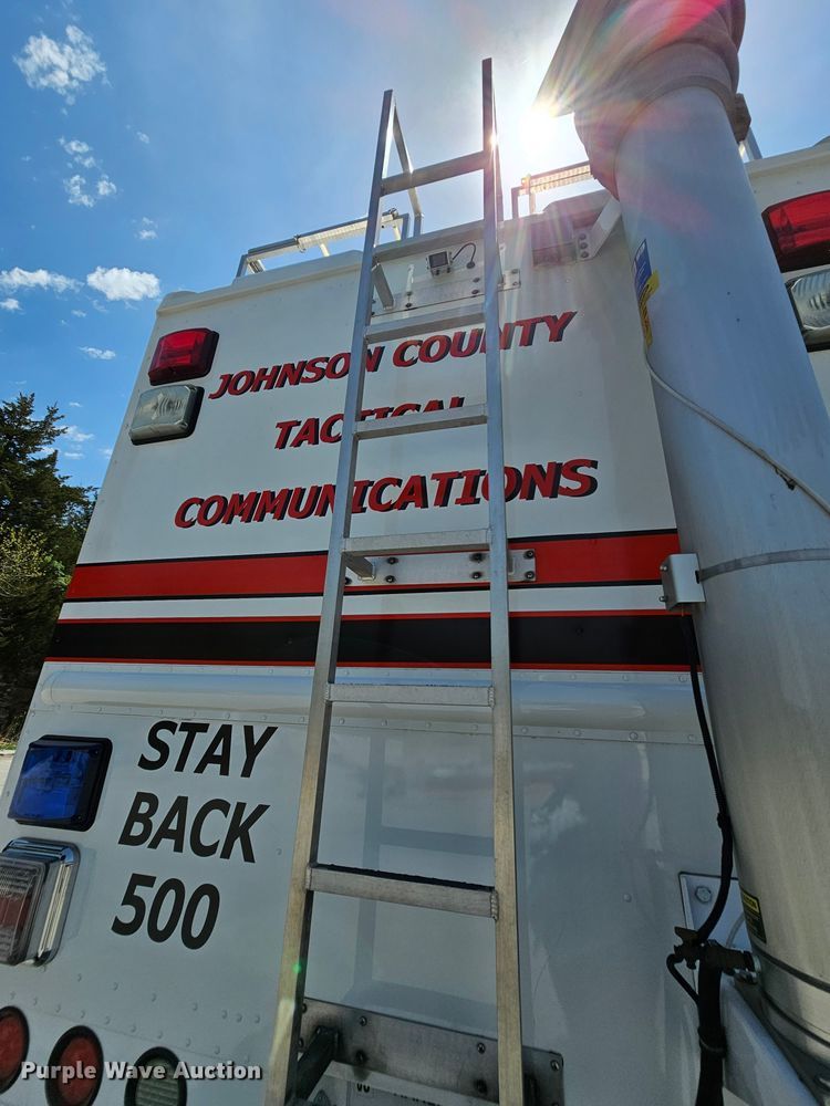 image for item MI9524 2004 Freightliner MT55  mobile command center