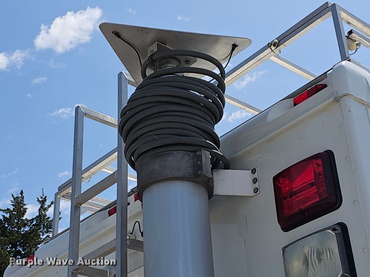 image for item MI9524 2004 Freightliner MT55  mobile command center