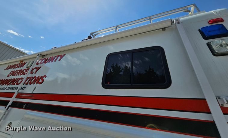 image for item MI9524 2004 Freightliner MT55  mobile command center