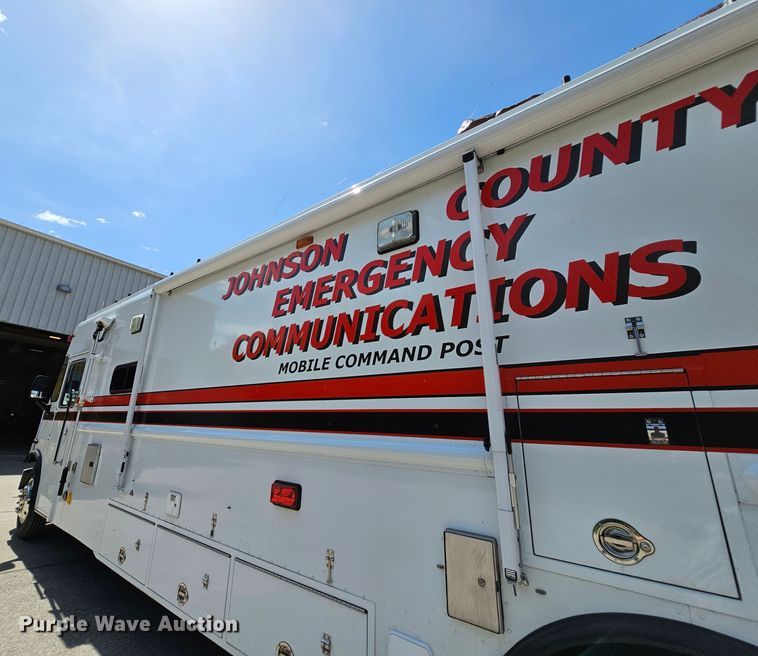 image for item MI9524 2004 Freightliner MT55  mobile command center