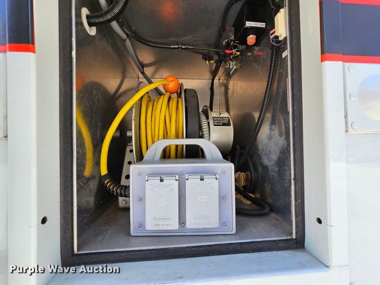 image for item MI9524 2004 Freightliner MT55  mobile command center