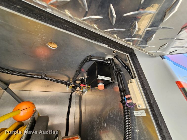 image for item MI9524 2004 Freightliner MT55  mobile command center