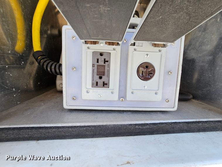 image for item MI9524 2004 Freightliner MT55  mobile command center