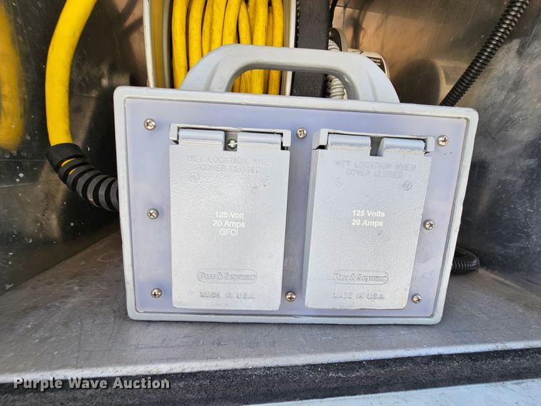 image for item MI9524 2004 Freightliner MT55  mobile command center