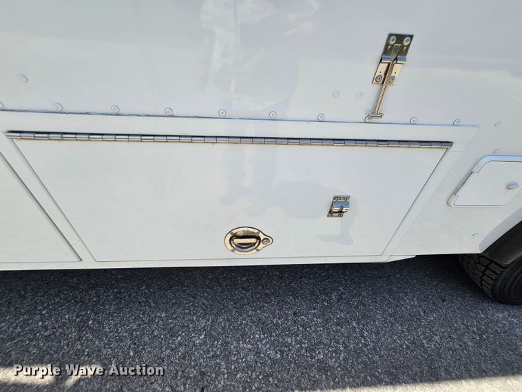 image for item MI9524 2004 Freightliner MT55  mobile command center