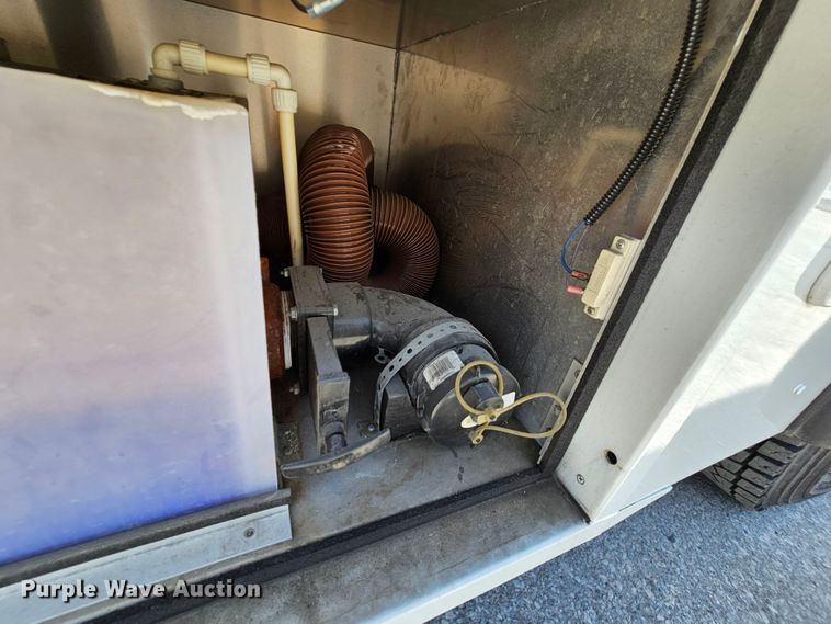 image for item MI9524 2004 Freightliner MT55  mobile command center