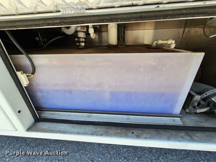 image for item MI9524 2004 Freightliner MT55  mobile command center