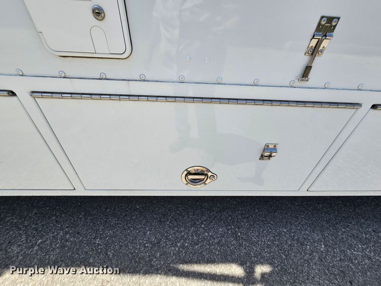 image for item MI9524 2004 Freightliner MT55  mobile command center