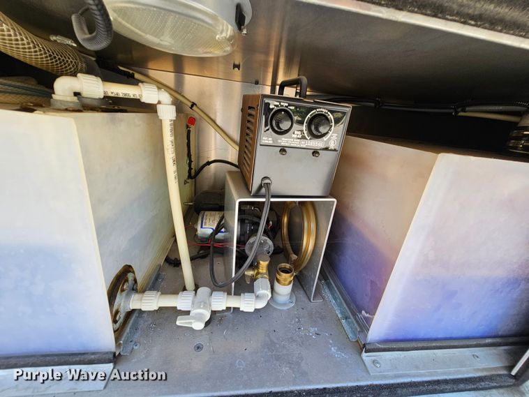 image for item MI9524 2004 Freightliner MT55  mobile command center