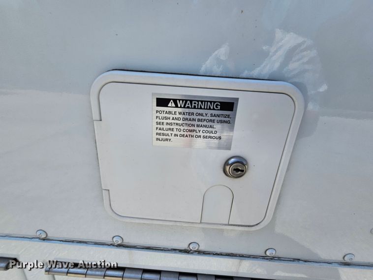 image for item MI9524 2004 Freightliner MT55  mobile command center