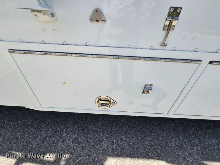 image for item MI9524 2004 Freightliner MT55  mobile command center