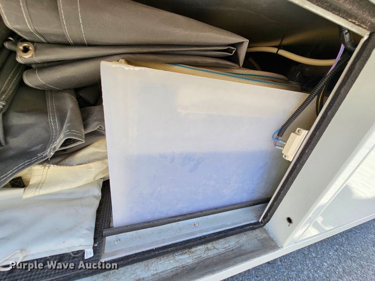 image for item MI9524 2004 Freightliner MT55  mobile command center