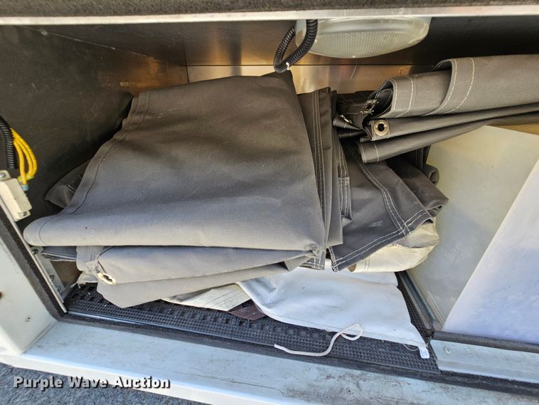 image for item MI9524 2004 Freightliner MT55  mobile command center