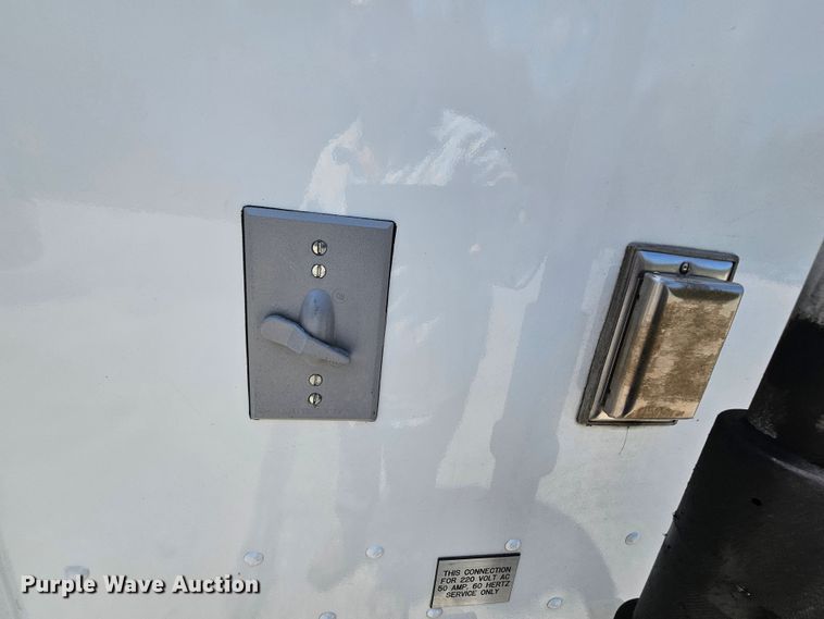 image for item MI9524 2004 Freightliner MT55  mobile command center