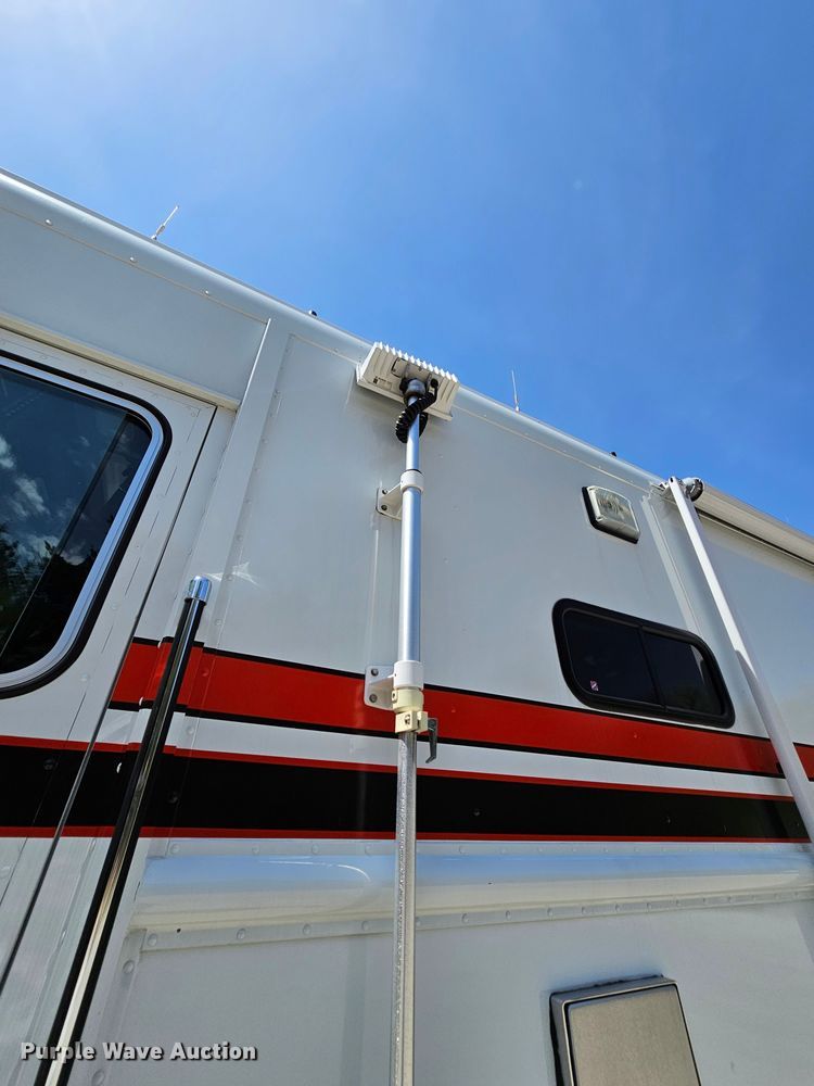 image for item MI9524 2004 Freightliner MT55  mobile command center