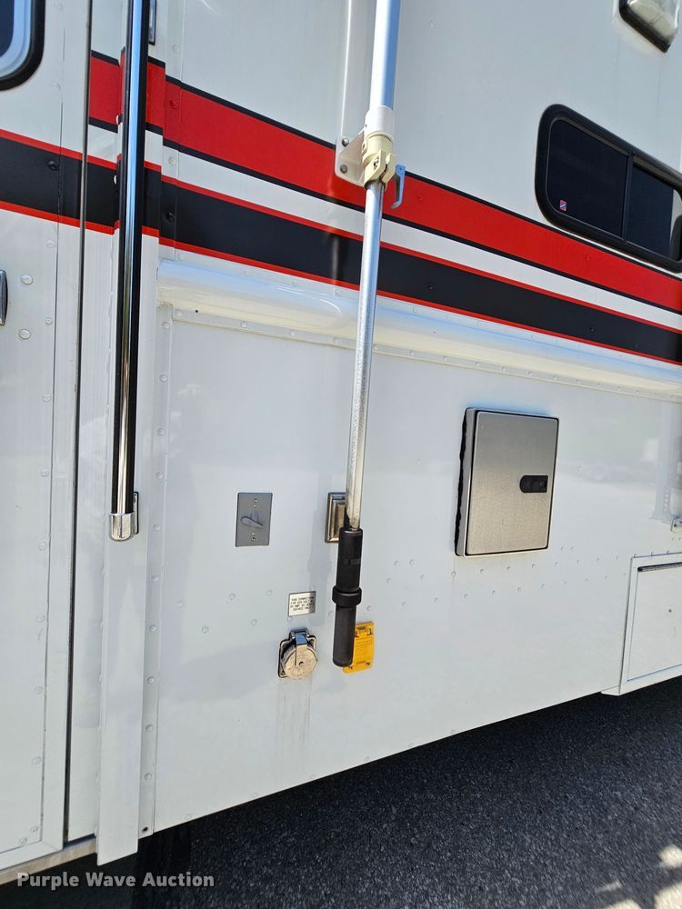 image for item MI9524 2004 Freightliner MT55  mobile command center